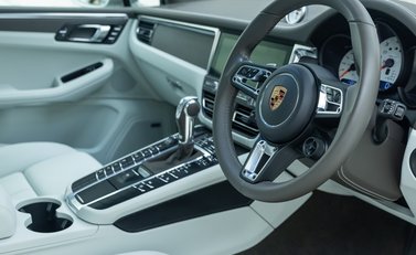 Porsche Macan S 10