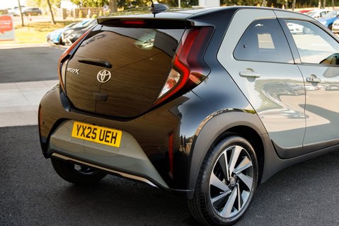 Toyota Aygo X VVT-I EXCLUSIVE 8