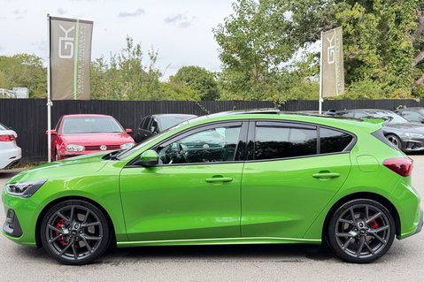 Ford Focus ST -PAN ROOF -PARKING/PERFORMANCE/ASSIST PACKS -HUD -B&O - MEAN GREEN 9