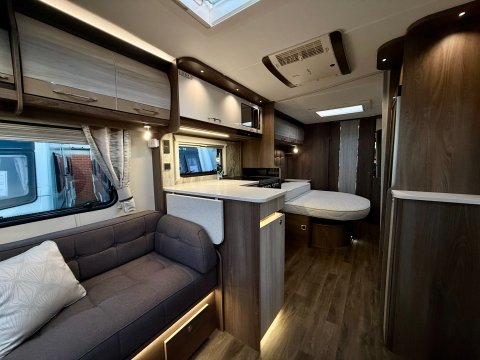 Coachman Lusso 1  21