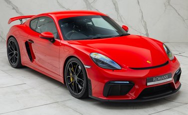 Porsche Cayman GT4 (718) 11