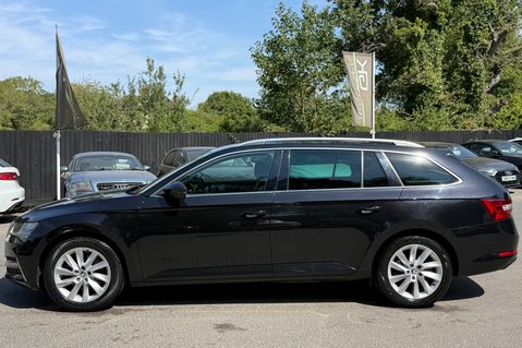 Skoda Superb SE TECHNOLOGY IV DSG - 11 SERVICES AT SKODA -HYBRID AUTOMATIC ESTATE 9