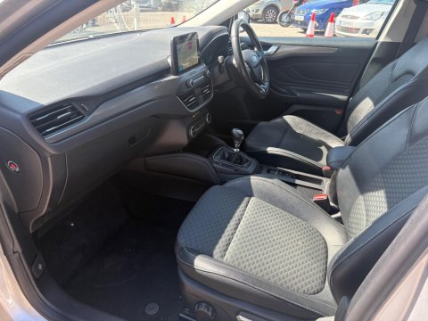 Ford Focus TITANIUM X 14