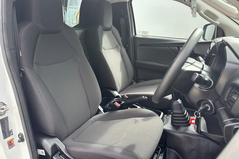 Isuzu D-Max 1.9 TD Utility 4x4 Single Cab Pickup 4