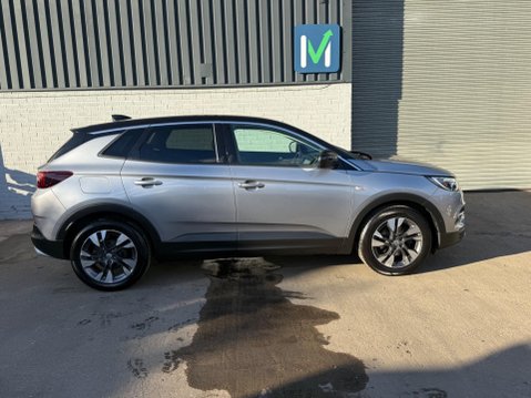 Vauxhall Grandland X 1.2 Turbo SRi Nav Auto Euro 6 (s/s) 5dr 7