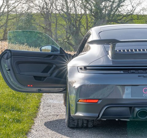 Porsche 911 Carrera 4 GTS HEV 1