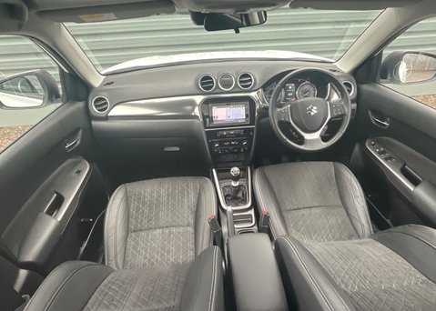 Suzuki Vitara 1.4 Boosterjet 48V Hybrid SZ5 14