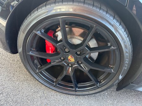 Porsche Taycan GTS 18