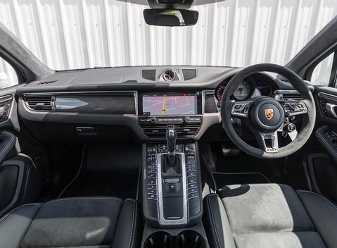 Porsche Macan GTS 19