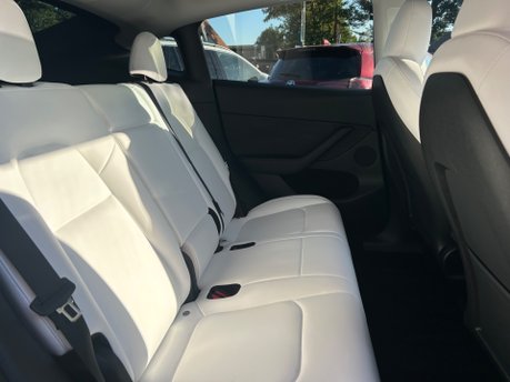 Tesla Model Y LONG RANGE AWD 25