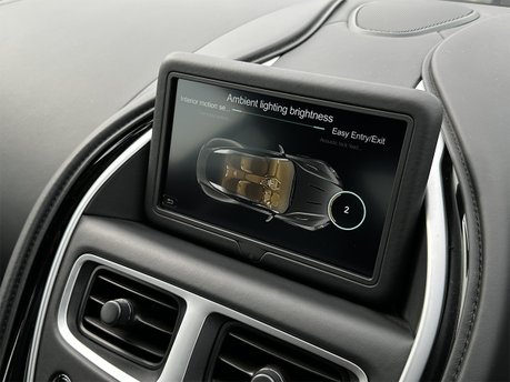 Aston Martin DB11 4.0L V8 Coupe 64