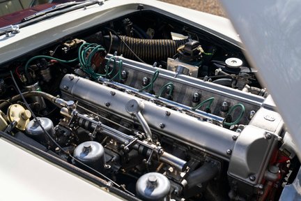 Aston Martin DB4 Series III 41