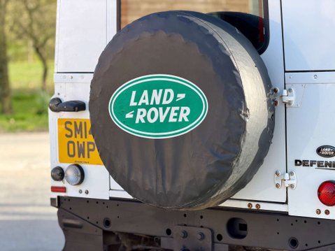 Land Rover Defender 2.2 Defender 90 Hard Top TD 4WD 5dr 42