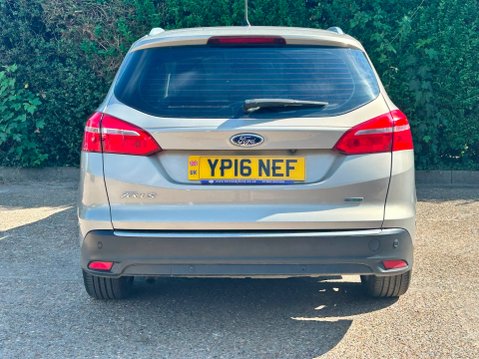 Ford Focus TITANIUM X 6