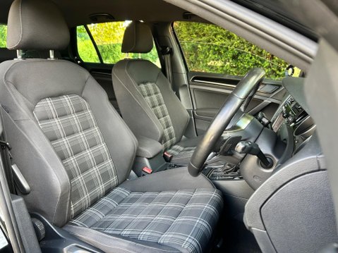 Volkswagen Golf GTD DSG 16