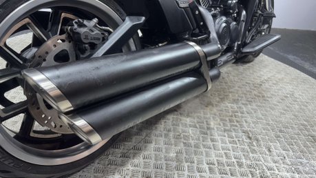 MBP C 2024 ONLY 3K 1 OWNER CRUISER BIKE 1000CC TOURER BIKE 38