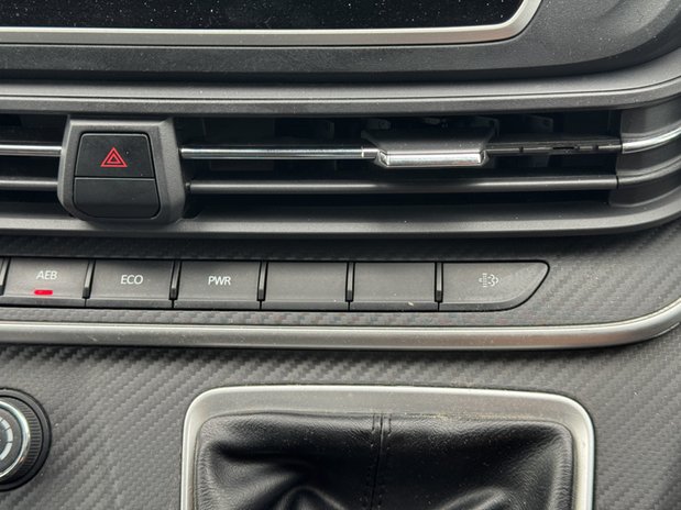 Maxus Deliver 9 LWB L3H2 [SOLD KH] Medium Roof Air Con Sensors EURO 6 28