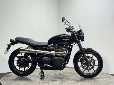 Triumph Street 900 2016 ONLY 14K MOT SPORTS EXHAUST WARRANTY 900CC