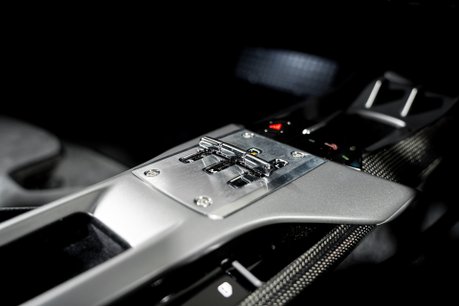 Ferrari 12Cilindri COUPE. HISTORIC PAINTWORK. PASSENGER DISPLAY. LIFT. PANO ROOF. CARBON INT. 35