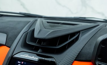 Lamborghini Revuelto 23