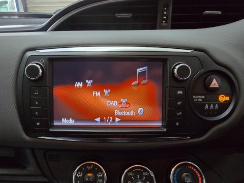Toyota Yaris 1.33 Dual VVT-i Sport Euro 5 5dr Euro 5 23