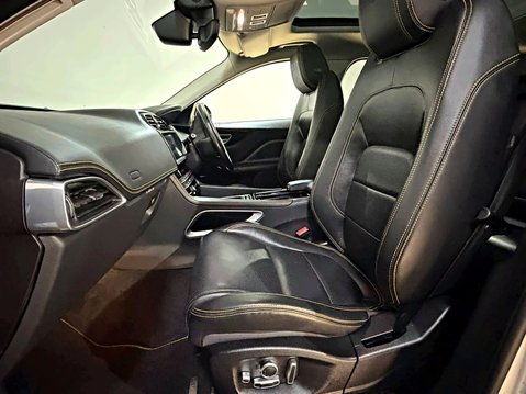 Jaguar F-Pace V6 SPORT AWD 25