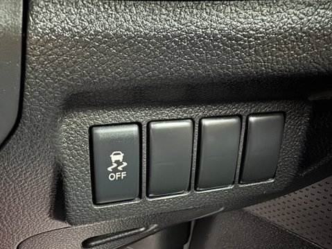 Nissan X-Trail 2.0 dCi Tekna 4WD Euro 5 5dr (AVM) 31