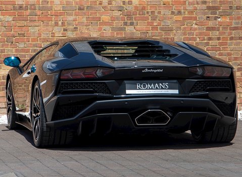 Lamborghini Aventador S LP740-4 3