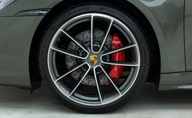 Porsche 911 Carrera 4S (992) 28
