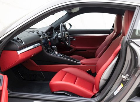 Porsche 718 Cayman 12