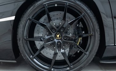 Lamborghini Aventador S LP 740-4 25
