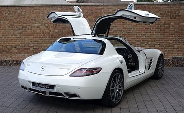 Mercedes-Benz SLS AMG 18