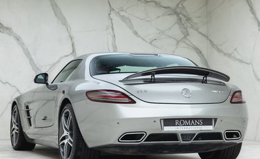Mercedes-Benz SLS AMG 3