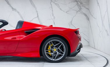 Ferrari F8 Spider 39