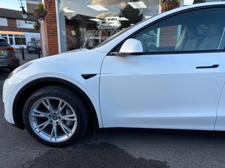 Tesla Model Y BASE 7