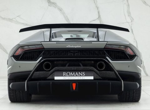 Lamborghini Huracan LP640-4 Performante 5