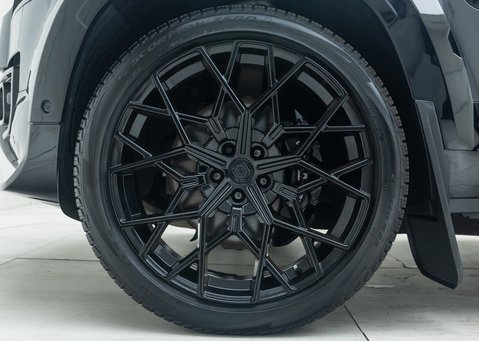 Land Rover Defender 90 V8 P525 URBAN 