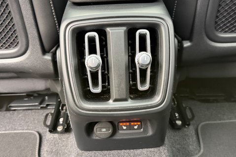 Volvo XC40 B3 ULTRA 25