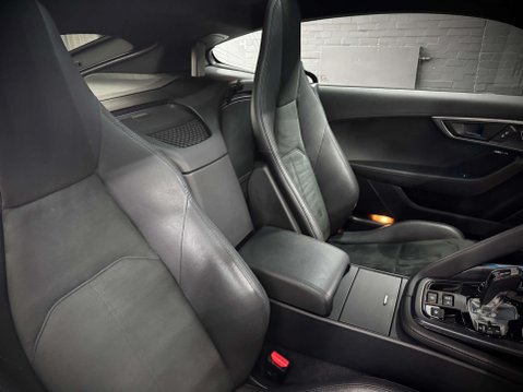 Jaguar F-Type 2.0 F-Type I4 R-Dynamic Auto 3dr 41