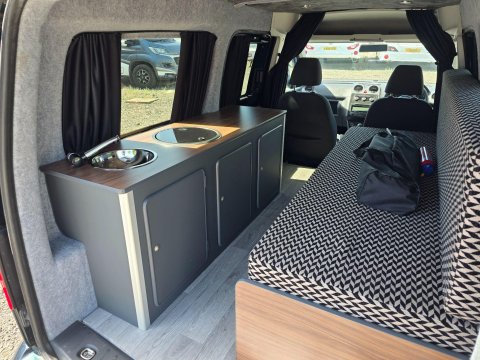 Volkswagen Caddy Maxi Camper Crib 16