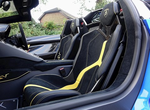 Lamborghini Aventador SV Roadster 3