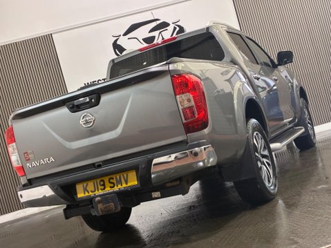 Nissan Navara 2.3 dCi Tekna 4WD Euro 6 (s/s) 4dr 25