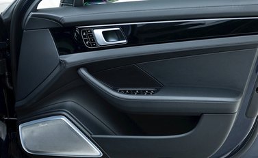 Porsche Panamera Turbo S E-Hybrid Sport Turismo 21