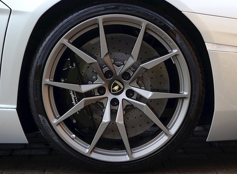 Lamborghini Aventador LP 700-4 Roadster 14