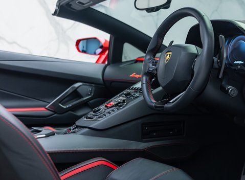 Lamborghini Aventador S LP 740-4 ROADSTER 16