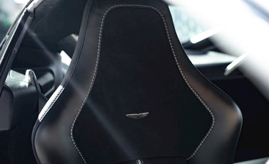 Aston Martin V12 Vantage S 21