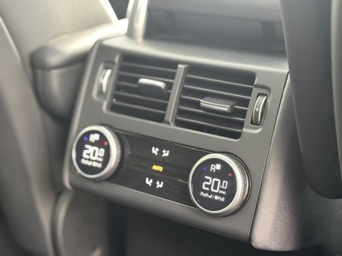 Land Rover Discovery R-DYNAMIC HSE MHEV 11
