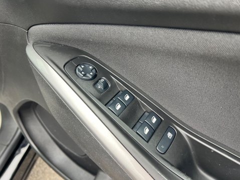 Vauxhall Grandland X 1.2 Turbo SE Auto Euro 6 (s/s) 5dr 32