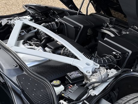 Aston Martin DB11 V8 75