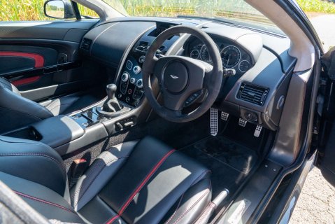 Aston Martin Vantage S V12 Manual 10